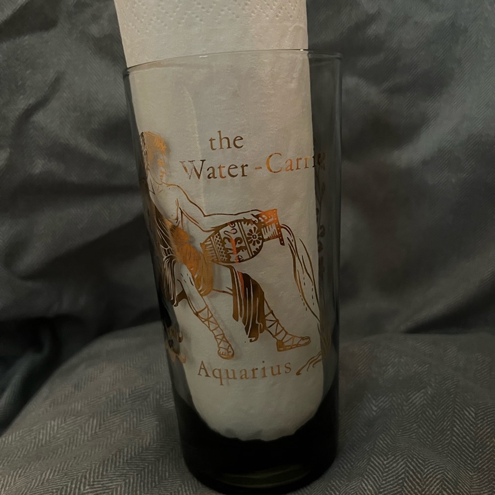 Aquarius “The Water Carrier” Zodiac Smoky Federal Glass Highball Tumbler | 5.5”